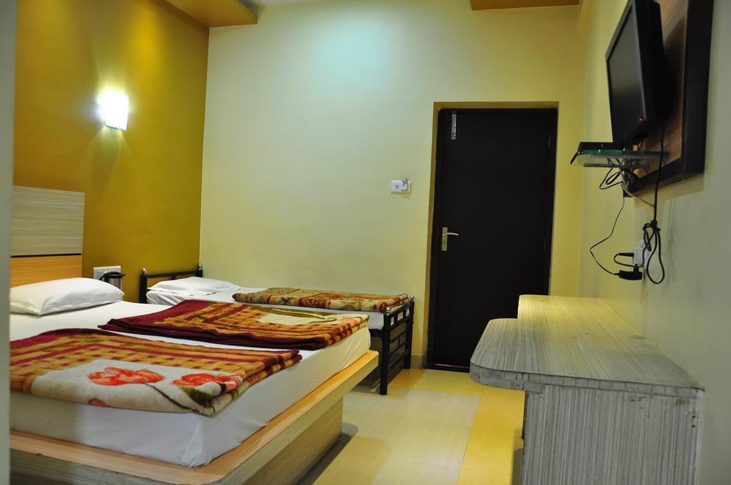 Hotel Oasis Mount Abu Buitenkant foto
