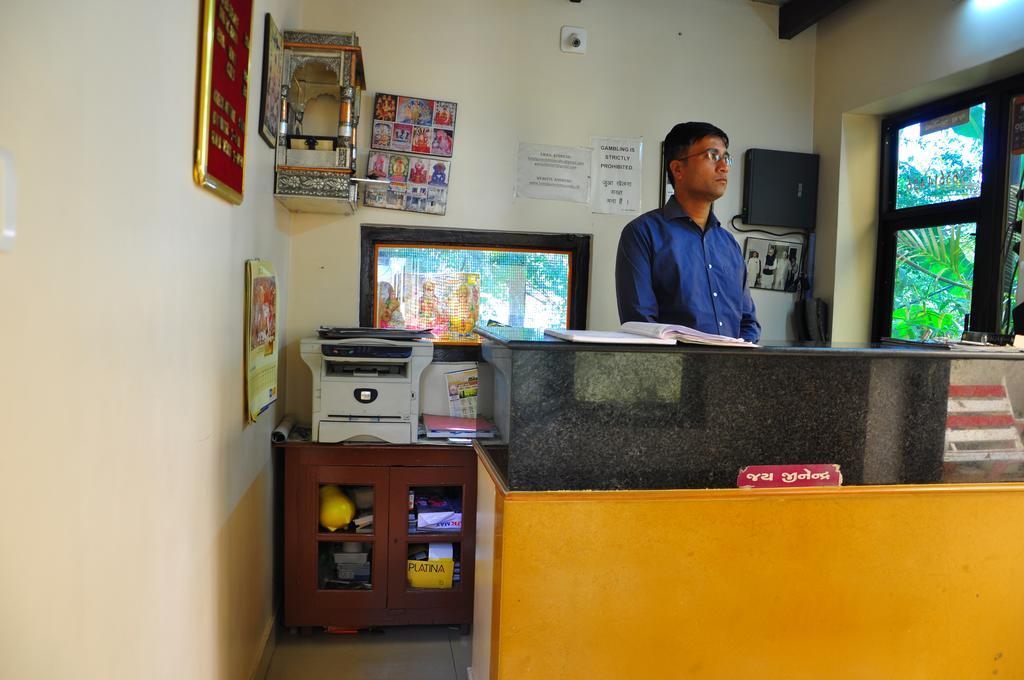 Hotel Oasis Mount Abu Buitenkant foto